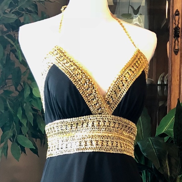 Elegant Evening Gown A Real Stunner! - Picture 11 of 13